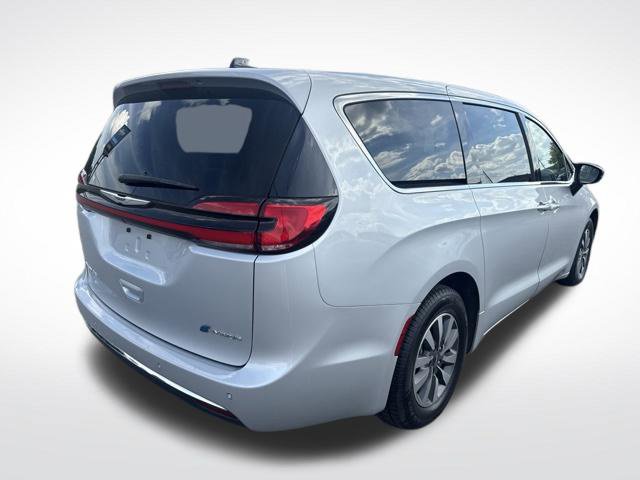 Used 2024 Chrysler Pacifica Limited FWD image 5