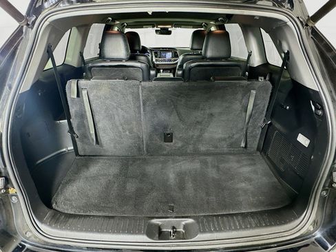 Used 2019 Toyota Highlander XLE image 30