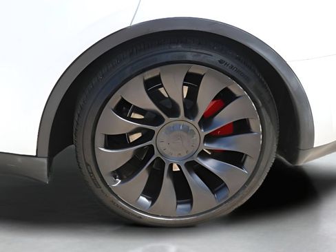Used 2025 Tesla Model Y Performance AWD/4WD image 10