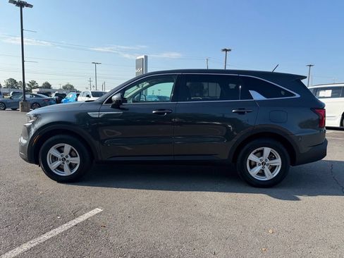 Used 2021 Kia Sorento LX FWD image 4