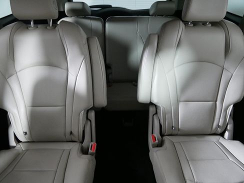 Used 2018 Buick Enclave Essence w/ Trailering Package AWD/4WD image 13