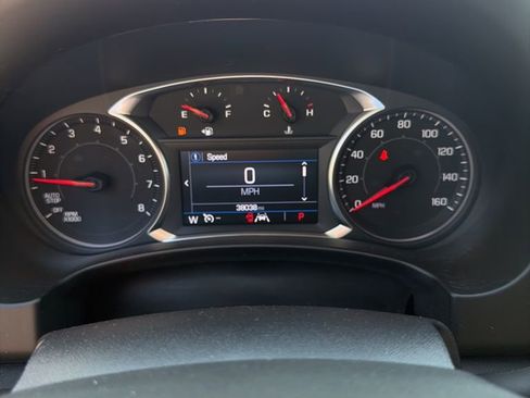 Used 2024 GMC Terrain SLE w/ Driver Convenience Package FWD image 9