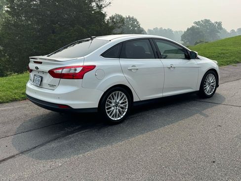 Used 2014 Ford Focus Titanium FWD image 29