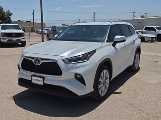 Used 2023 Toyota Highlander Limited FWD video 4