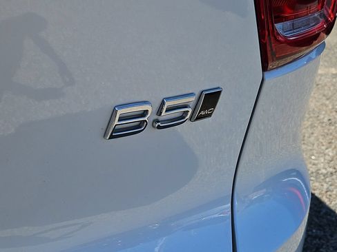 Used 2024 Volvo XC40 B5 Plus w/ Climate Package AWD/4WD image 12