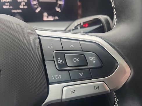 Used 2025 Volkswagen Tiguan SE image 20