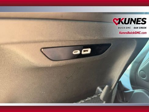 Used 2024 Chrysler Pacifica Touring-L FWD image 35