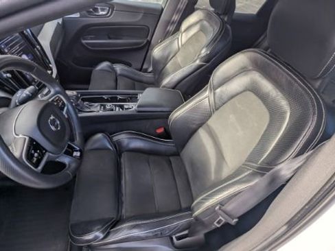 Used 2018 Volvo XC60 T6 R-Design w/ Convenience Package image 16