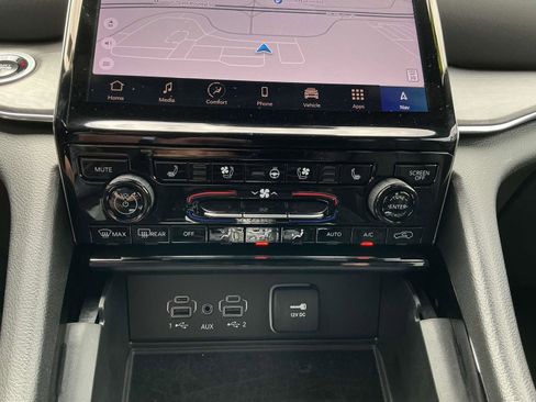 Used 2024 Jeep Grand Cherokee L Overland w/ Luxury Tech Group IV image 22