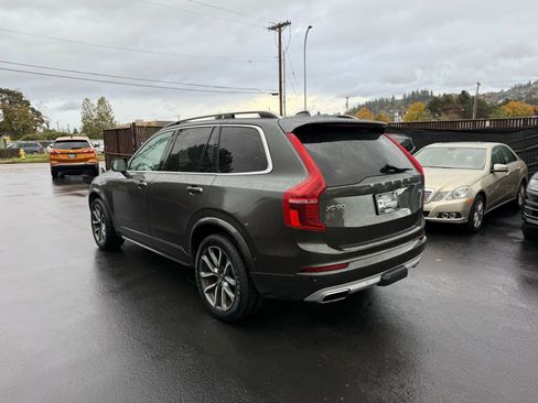 Used 2018 Volvo XC90 T6 Momentum w/ Convenience Package AWD/4WD image 6