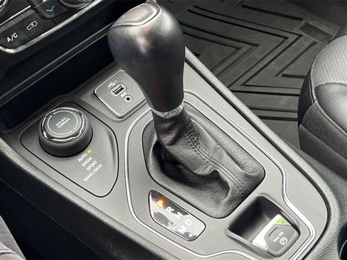 Used 2022 Jeep Cherokee Latitude Lux image 21