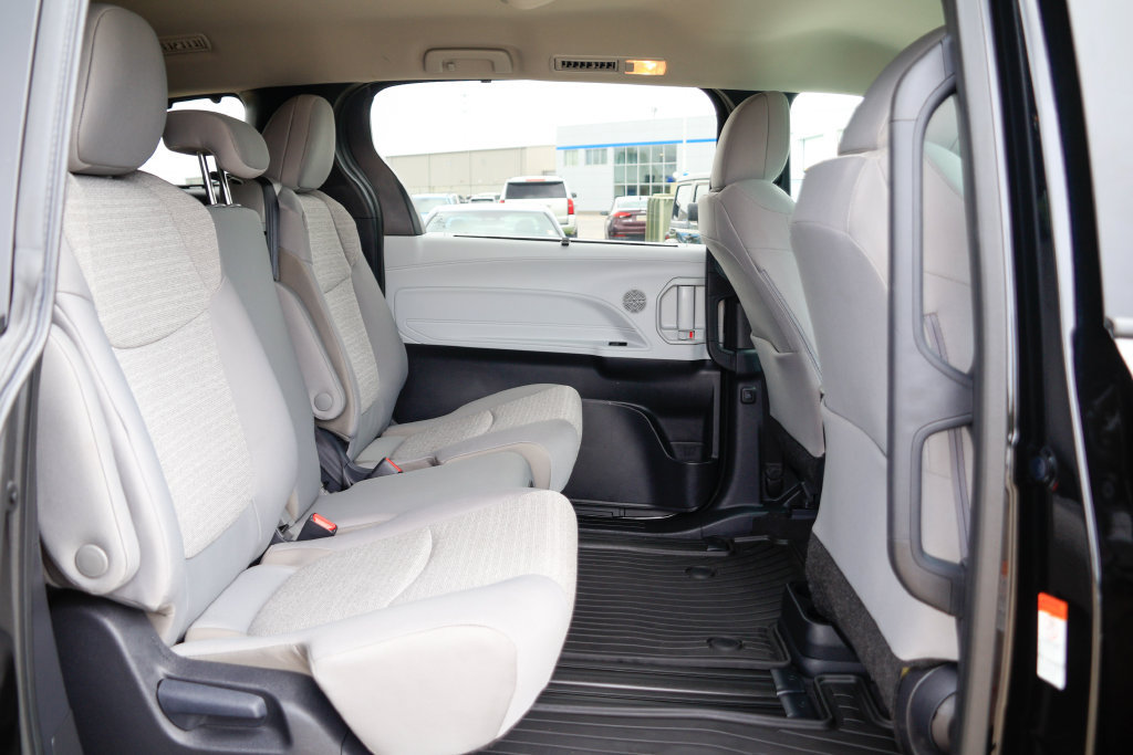 Used 2026 Toyota Sienna LE FWD image 12