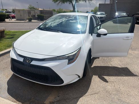 Used 2020 Toyota Corolla LE FWD image 1