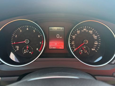 Used 2017 Volkswagen Jetta SE image 16