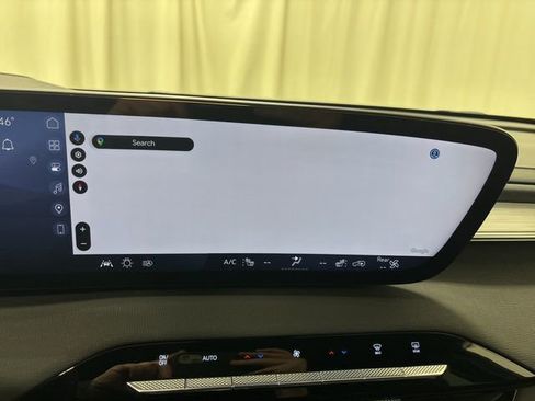 Used 2025 Buick Enclave Preferred image 22