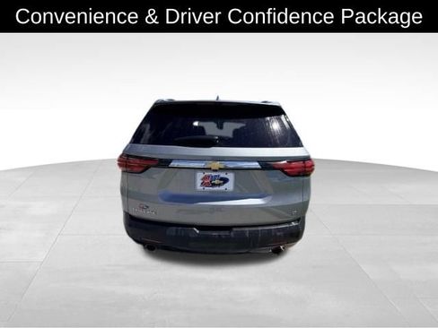 Used 2023 Chevrolet Traverse LT FWD image 6