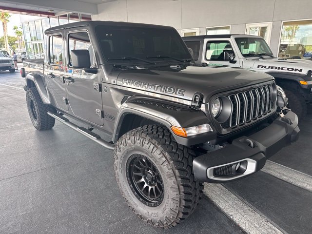 Used 2025 Jeep Gladiator Sport AWD/4WD image 2