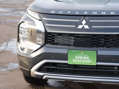 New 2026 Mitsubishi Outlander SE image 9