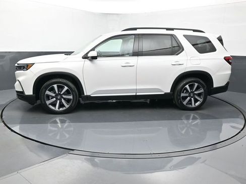 Used 2023 Honda Pilot Touring image 2