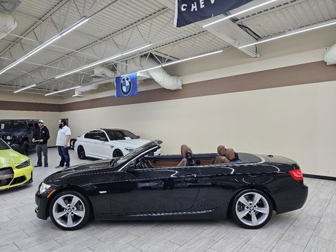 Used 2011 BMW 335i Convertible w/ M Sport Pkg image 11