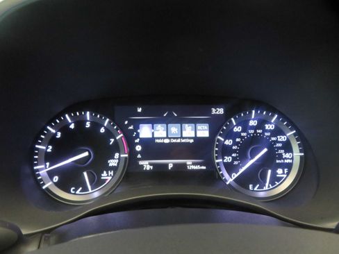 Used 2021 Toyota Highlander XLE FWD image 33