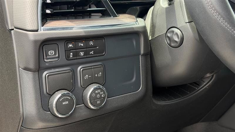 Used 2026 Chevrolet Suburban Premier RWD image 23