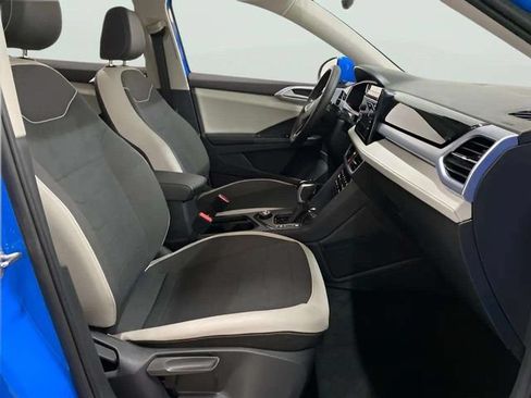 Used 2025 Volkswagen Taos SE w/ Panoramic Sunroof Package AWD/4WD image 79