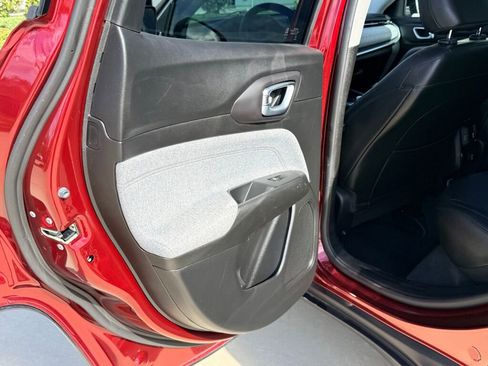 Used 2022 Jeep Compass Latitude image 18