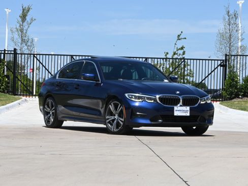 Used 2020 BMW 330i Sedan w/ Convenience Package RWD image 2