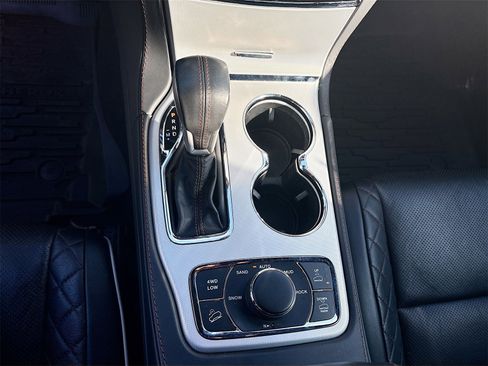 Used 2020 Jeep Grand Cherokee Summit image 17