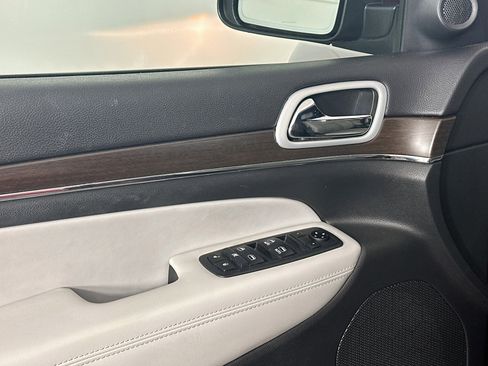 Used 2018 Jeep Grand Cherokee Limited AWD/4WD image 15