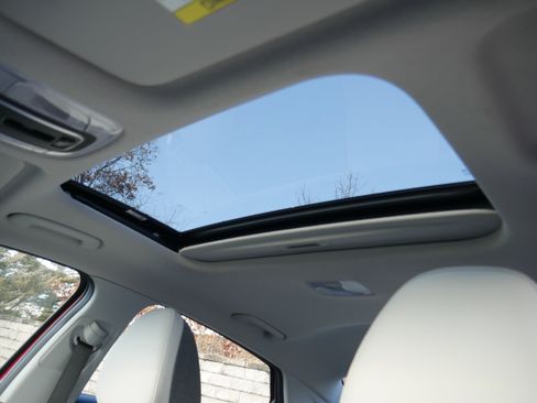 Used 2023 Hyundai Elantra Limited image 15