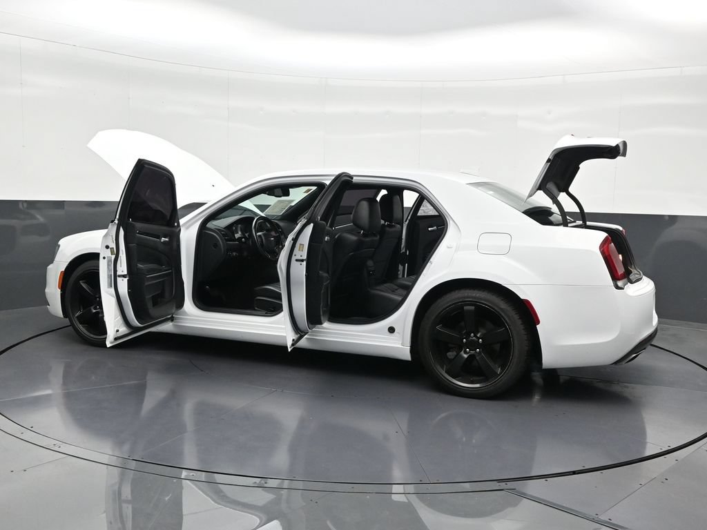 Used 2020 Chrysler 300 S RWD image 33