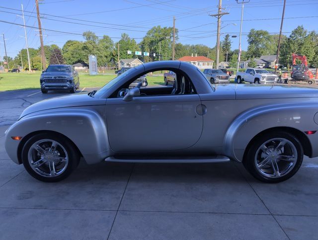 Used 2004 Chevrolet SSR w/ Preferred Equipment Group RWD image 28