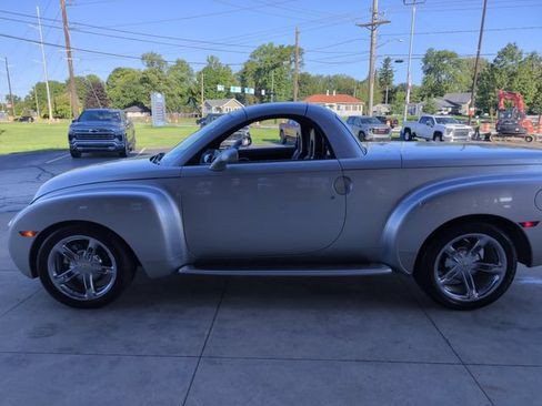 Used 2004 Chevrolet SSR w/ Preferred Equipment Group RWD image 28