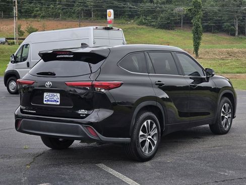Used 2022 Toyota Highlander XLE FWD image 6
