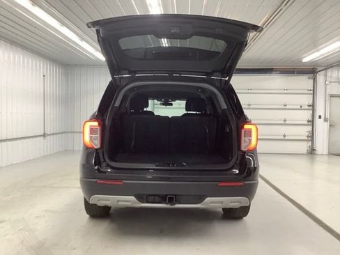 Used 2023 Ford Explorer XLT AWD/4WD image 6