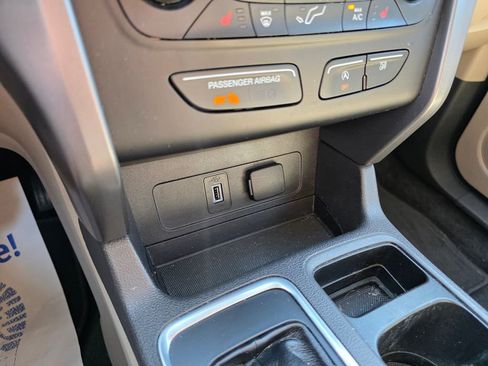 Used 2018 Ford Escape SE w/ SE Sync 3 Package AWD/4WD image 40