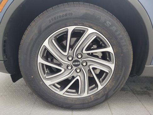 Used 2020 Lincoln Aviator AWD image 31