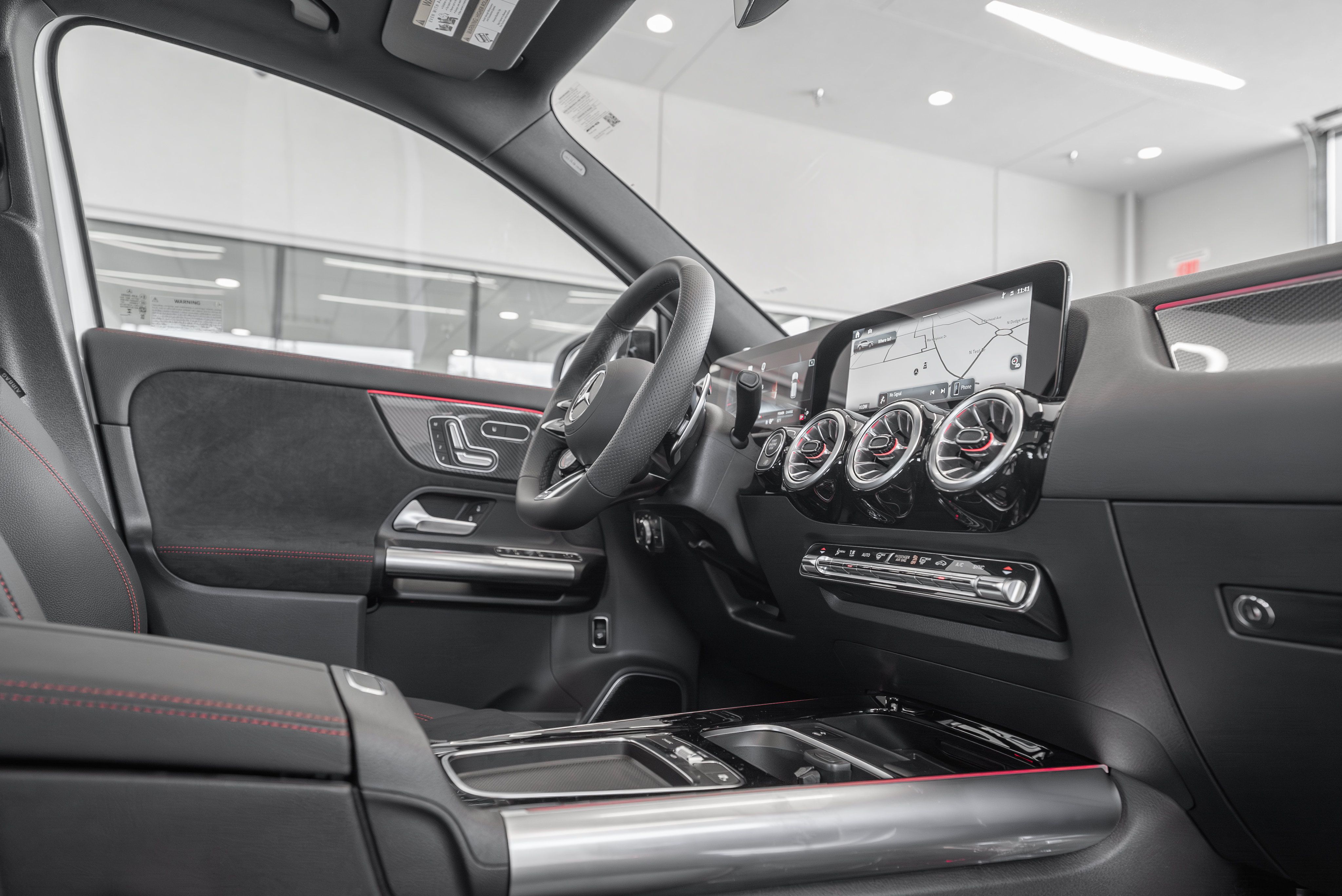 Used 2025 Mercedes-Benz GLA 35 AMG 4MATIC image 18
