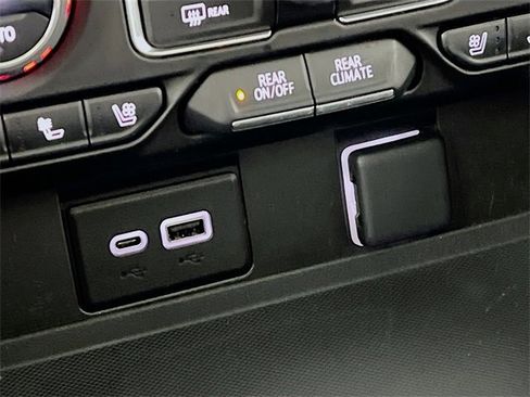 Used 2023 Chevrolet Suburban High Country w/ Advanced Technology Package image 20