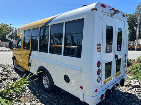 Used 2014 Chevrolet Express 3500 image 4