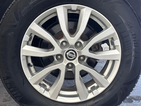 Used 2018 Nissan Rogue SV AWD/4WD image 31