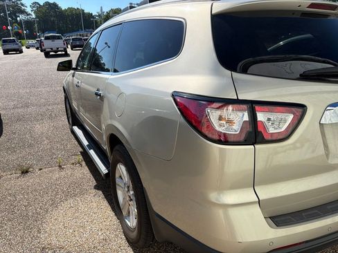 Used 2014 Chevrolet Traverse LT w/ LPO, 'HIT The Road' Package FWD image 4