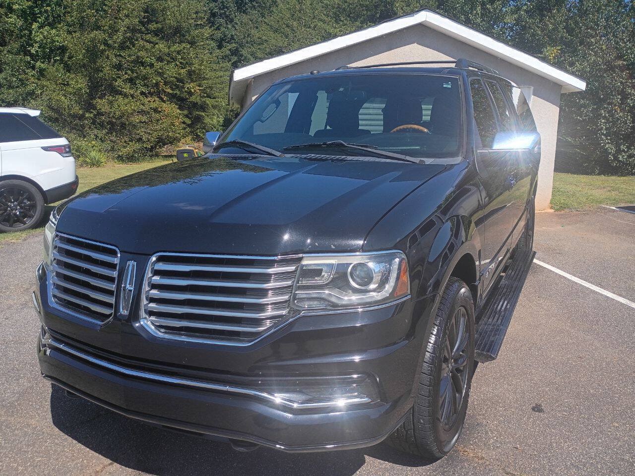 Used 2016 Lincoln Navigator L Select AWD/4WD image 2