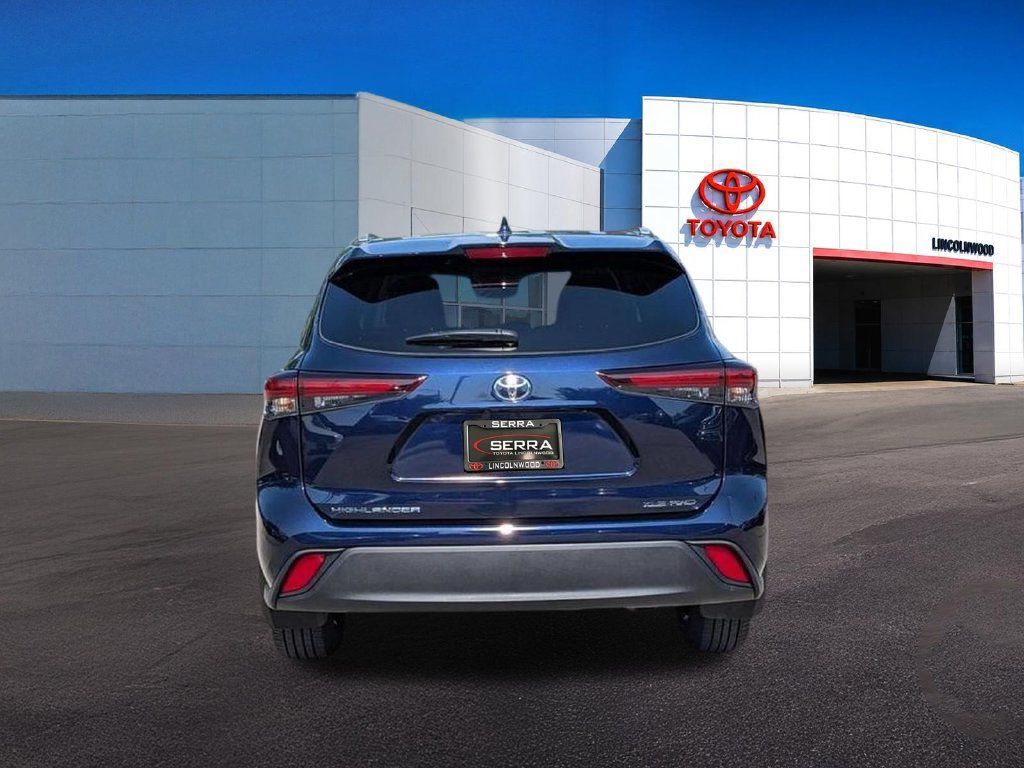 Used 2026 Toyota Highlander XLE AWD/4WD image 13