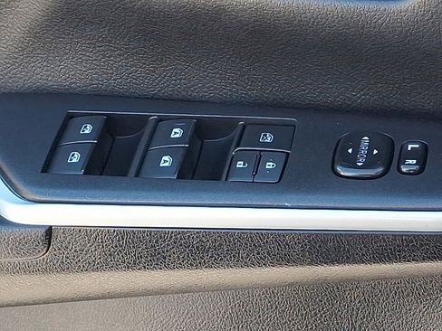 Used 2015 Toyota Camry LE image 23