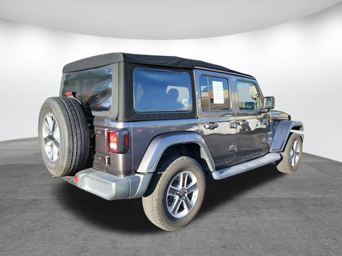 Used 2018 Jeep Wrangler Unlimited Sahara image 29