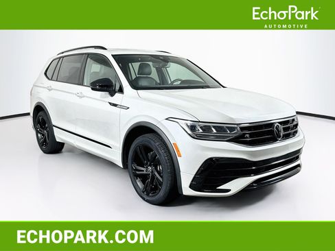 Used 2023 Volkswagen Tiguan SE R-Line FWD image 1