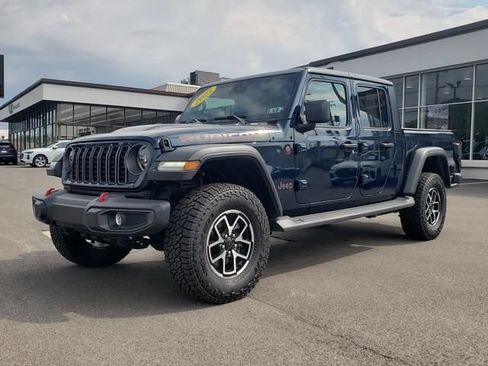 Used 2025 Jeep Gladiator Rubicon w/ Safety Group AWD/4WD image 8